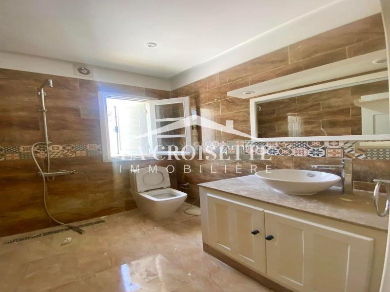 Villa S+5 avec piscine à Gammarth 